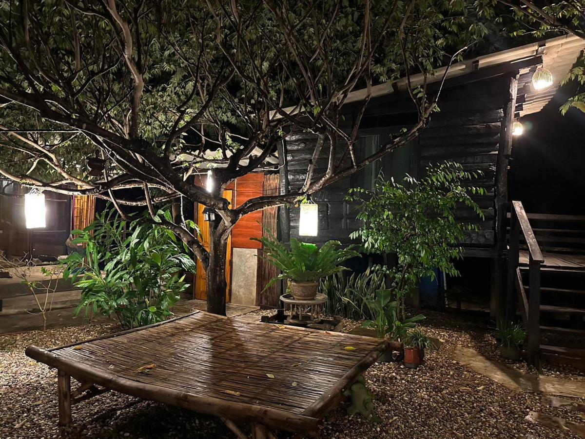 The Legend Homestay. Mae Ai Bagian luar foto